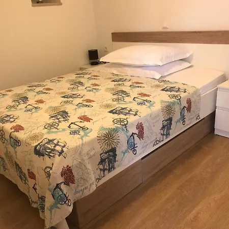Вилла Aranea Mit Privatem Pool !!! Gustirna